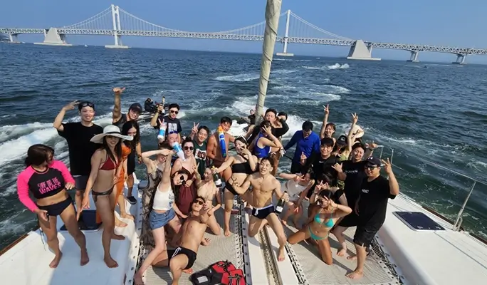 Busan Yacht Tour with K-Pop EDM Music by Yacht Jun (Public or Private Options)