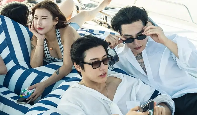 Busan Yacht Tour with K-Pop EDM Music by Yacht Jun (Public or Private Options)