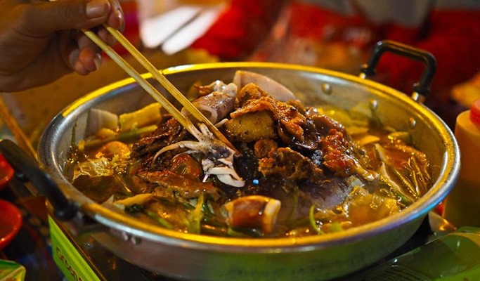 Siem Reap Khmer Street Market & Pub Street Food at Night Tour by Tuk Tuk