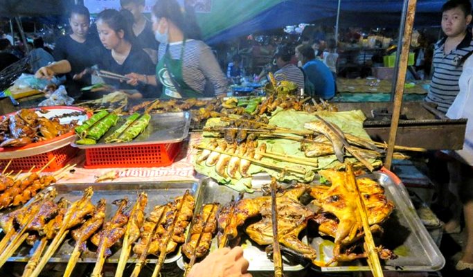 Siem Reap Khmer Street Market & Pub Street Food at Night Tour by Tuk Tuk