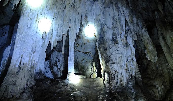 Khao Sok Cheow Lan Lake + Coral Cave 1 Day Tour  (+ Longtail boat/ Kayak/ Bamboo Rafting) (+ Lunch) (+ Hotel Transfer) - From Khao Sok/ Khao Lak