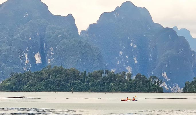 Khao Sok Cheow Lan Lake + Coral Cave 1 Day Tour  (+ Longtail boat/ Kayak/ Bamboo Rafting) (+ Lunch) (+ Hotel Transfer) - From Khao Sok/ Khao Lak