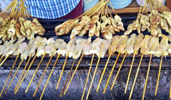 Chiang Mai Half Day Foodie Tour (+Transfer option)