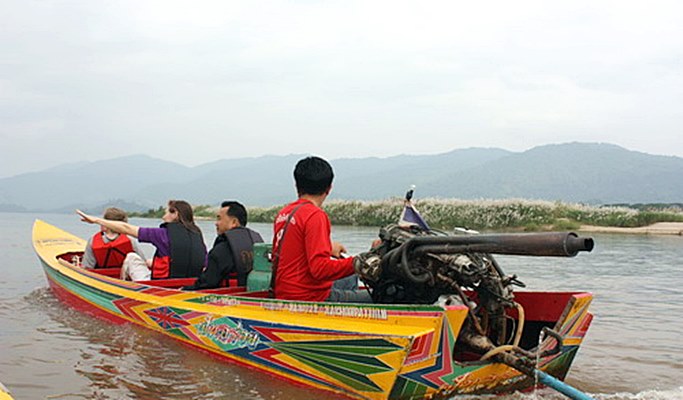 Chiang Rai White Temple & Golden Triangle 1 Day Tour (+ Don Sao Boat Trip/Hill Tribe Villages options) - from Chiang Mai