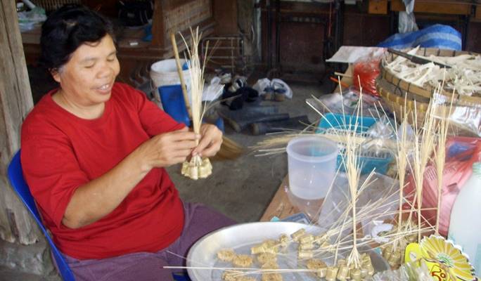 Chiang Mai by Bike: Small Group Bike Tour of Southeast Chiang Mai (Full Day)