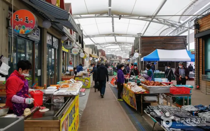 Stalls selling local delicacies at Chuncheon Traditional Market.