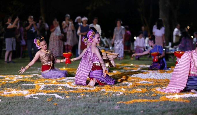 Chiang Mai: At Ping Nakorn Riverside Hotel Lantern Festival Transfer Package (Nov 22~23) (+ Yi Peng / Krathong)