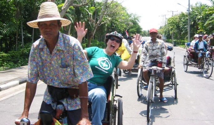 Colors of Bangkok: Rickshaw & Hike Walking Tour (Half Day)