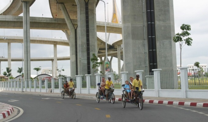Colors of Bangkok: Rickshaw & Hike Walking Tour (Half Day)