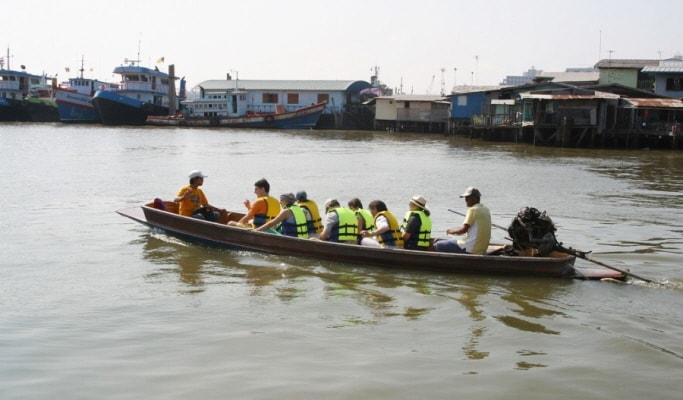Colors of Bangkok: Rickshaw & Hike Walking Tour (Half Day)