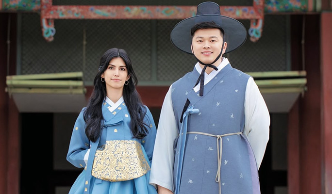 Hanbok Rental & Photoshoot with Video in Gyeongbokgung Palace/ Bukchon Hanok Village (+ Makeup option)