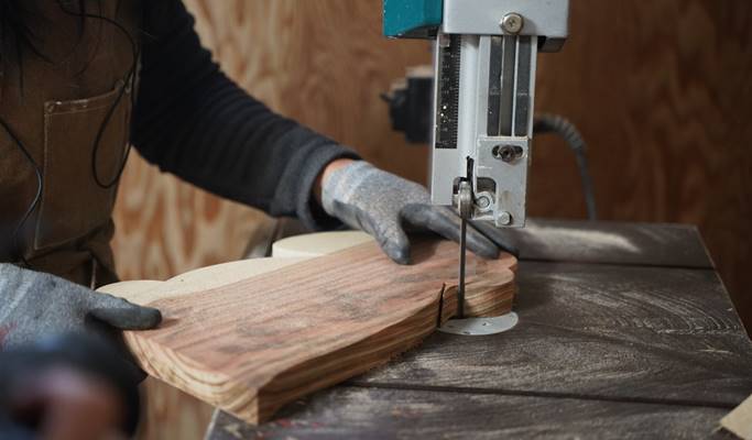 Make Your Own Wooden Cutting Board in Gyeongju