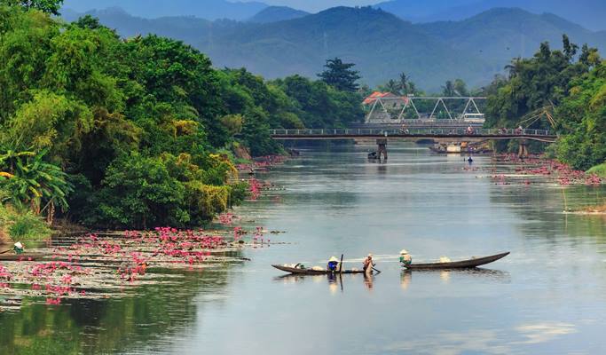 Da Nang International Airport / Da Nang City Center ↔ Hue City Center Transfer - Private Taxi (24/7)