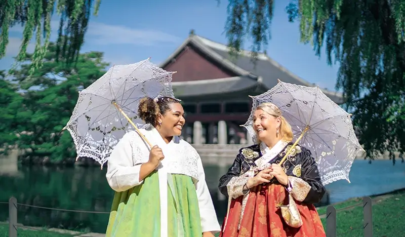 Hanbok Rental near Gyeongbokgung Palace - Size Inclusive and Hijab Friendly - view 1