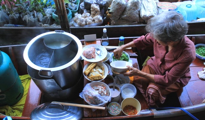 Damnoen Saduak Floating Market Tour (+Elephant Ride Option)