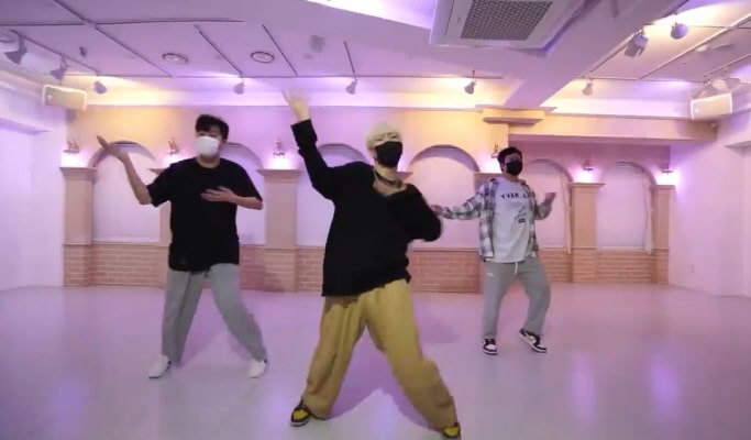 Private Custom K-pop Dance Class in Seoul