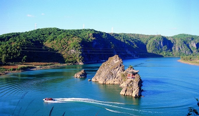 Danyang + Chungjuho Lake Ferry Cruise 1 Day Tour