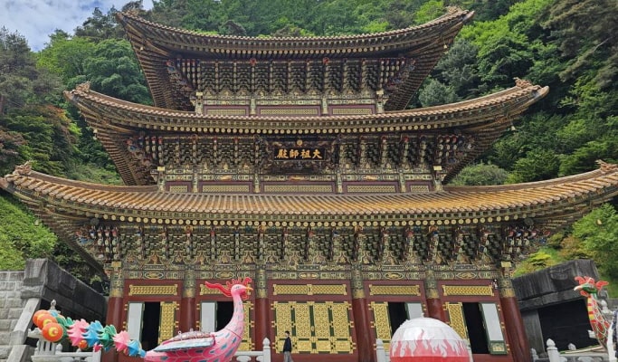 Danyang 1 Day Tour from Seoul: Guinsa Temple + Bobaljae Maple Road (+ Ondal Film Set & Cave/ Cheongpung Cable Car/ Mancheonha Skywalk)