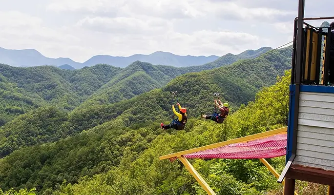 Danyang 1 Day Tour from Seoul: Guinsa Temple + Bobaljae Maple Road (+ Ondal Film Set & Cave/ Cheongpung Cable Car/ Mancheonha Skywalk)
