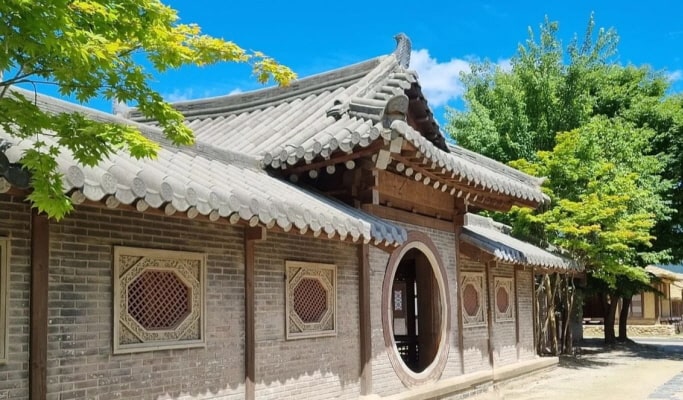 Danyang 1 Day Tour from Seoul: Guinsa Temple + Bobaljae Maple Road (+ Ondal Film Set & Cave/ Cheongpung Cable Car/ Mancheonha Skywalk)