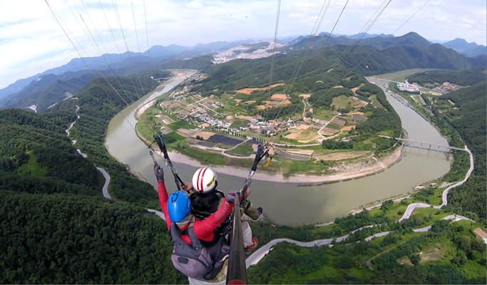 Tandem Paragliding in Danyang, Korea - Trazy, Korea's #1 