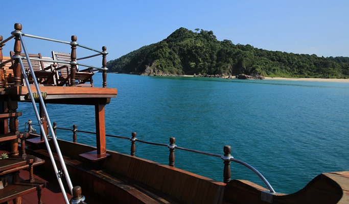 Khao Na Yak Beach 1 Day Tour by Big Boat (+Snorkeling/Fishing/Lunch/Transfer)