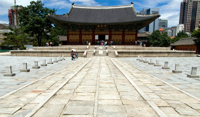 Seoul by Foot: Walking Tour in Deoksugung Palace & Jeongdong - Outdoor Library of Modern Korean History