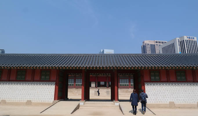 Seoul by Foot: Walking Tour in Deoksugung Palace & Jeongdong - Outdoor Library of Modern Korean History