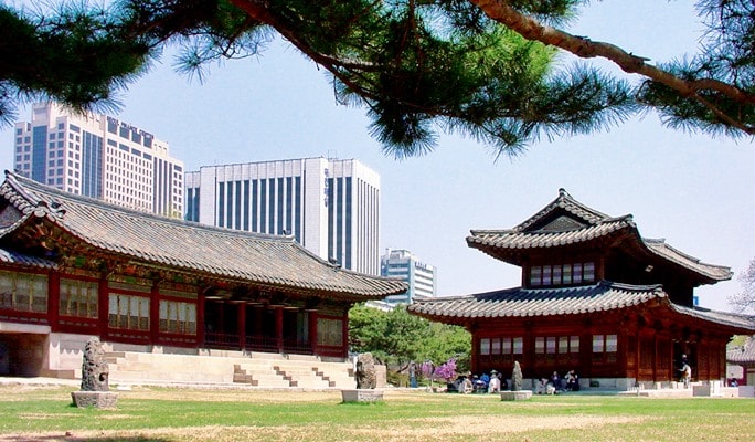 Seoul by Foot: Walking Tour in Deoksugung Palace & Jeongdong - Outdoor Library of Modern Korean History