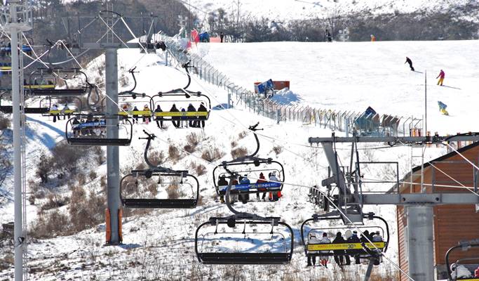 1 Day Ski/Snowboard/Snow Sled Tour: Eden Valley Resort from Daegu