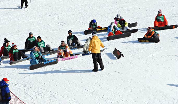 Night Ski/Snowboard Tour (+Basic Lesson): Eden Valley Ski Resort - from Busan
