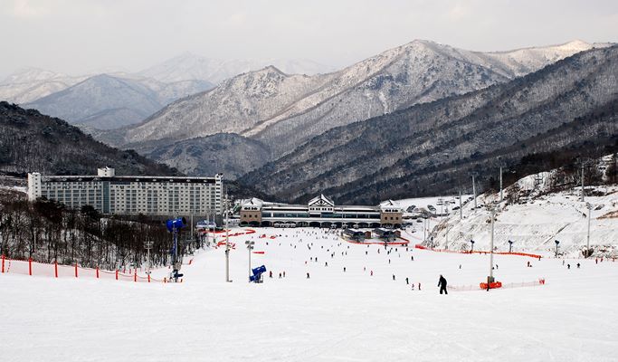 1 Day Ski/Snowboard/Snow Sled Tour: Eden Valley Resort from Daegu