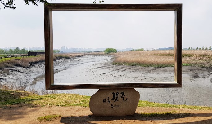 EG Tour Bus: Horse Back Riding or Winery Tour & Bottle Craft + Siheung Gaetgol Ecological Park + Gwangmyeong Cave 1 Day Tour - from Seoul