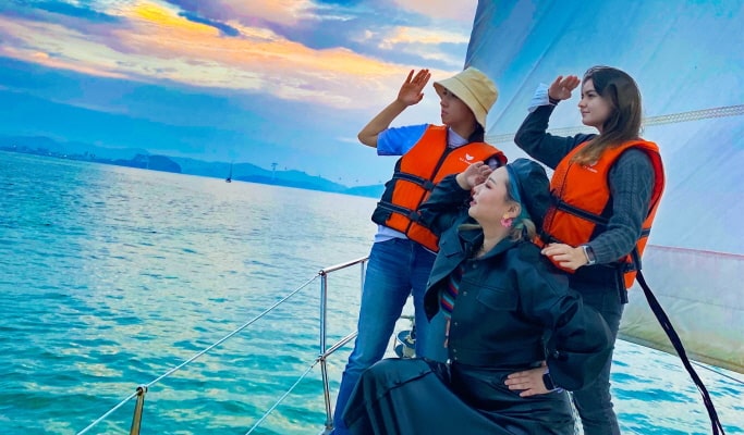 Siheung Wave Park & Sunset Yacht Tour Package (+ Surfing Lesson option) - EG Tour Bus