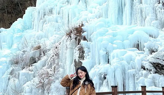 Elysian Gangchon Ski Resort (Ski/ Snowboard/ Snow Sled) + Eobi Ice Valley 1 Day Tour - from Seoul