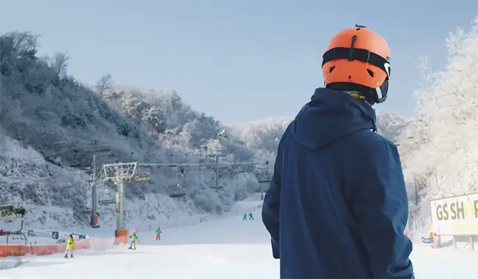 Elysian Gangchon Ski Resort (Ski/ Snowboard/ Snow Sled) + Eobi Ice Valley 1 Day Tour - from Seoul
