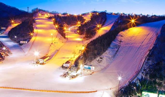 伊利希安江村滑雪度假村：雙板/單板纜車通行證 + 設備/衣服租賃套票