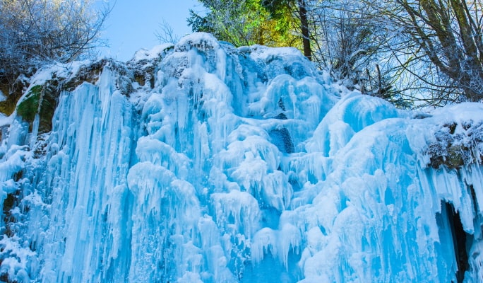 Vivaldi Park Ski Resort & Eobi Ice Valley: 1 Day Ski/Snowboard/Sled Tour - from Seoul