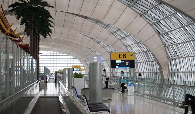 Bangkok Suvarnabhumi International Airport Fast Track Immigration Service