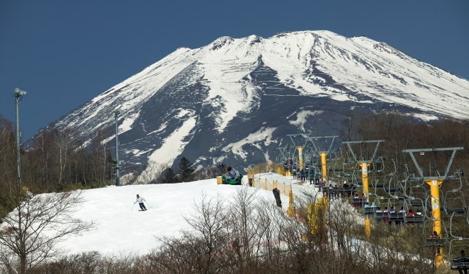 富士山YETI滑雪場：1 日滑雪/雪橇之旅 - 東京出發
