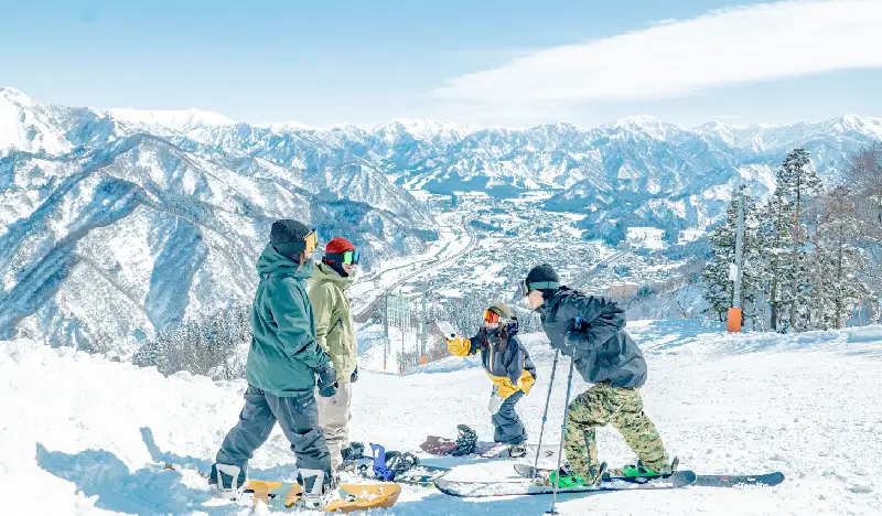 GALA Yuzawa Snow Resort: Lift Pass + Ski/Snowboard Equipment Rental Ticket