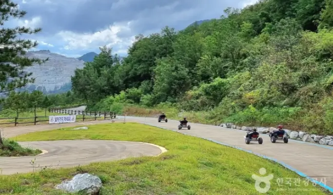 Gangneung & Donghae 2D1N Tour from Seoul: Mureung Byeolyucheonji & Nongoldam-gil Street Activities