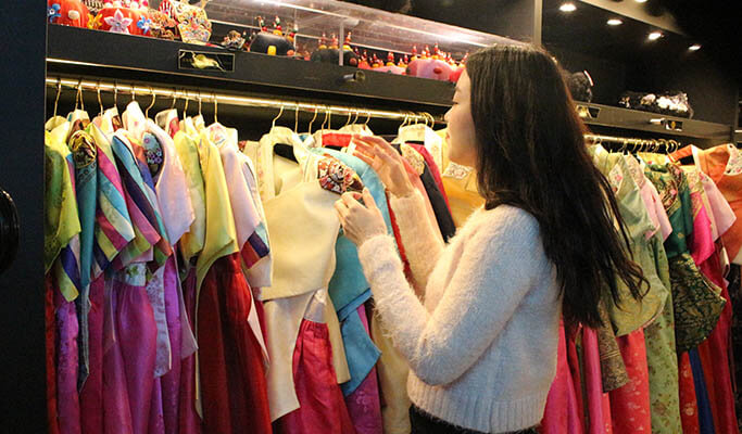 Traditional Korean Hanbok Experience at Goguan Studio
