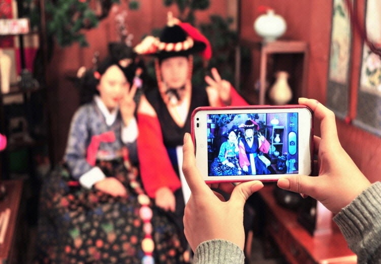 Traditional Korean Hanbok Experience at Goguan Studio