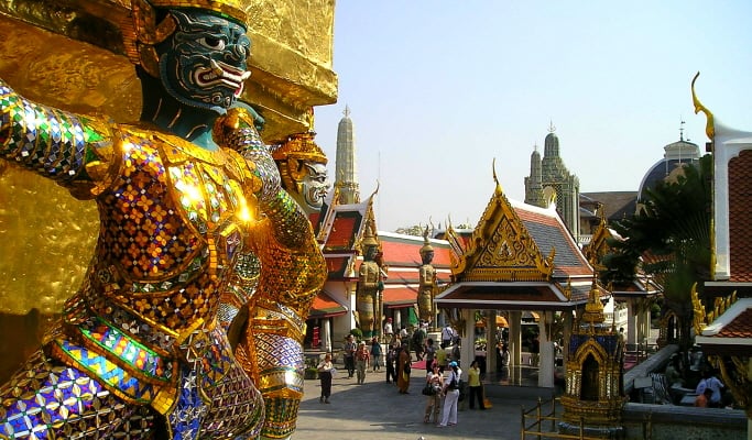 Bucket List + Dragon's Belly: Bangkok Small Group Tour