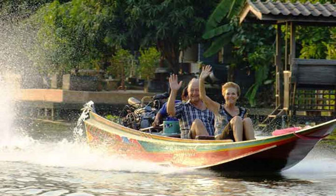 Bangkok Grand Palace + Temples + Boat Trip Half Day Tour