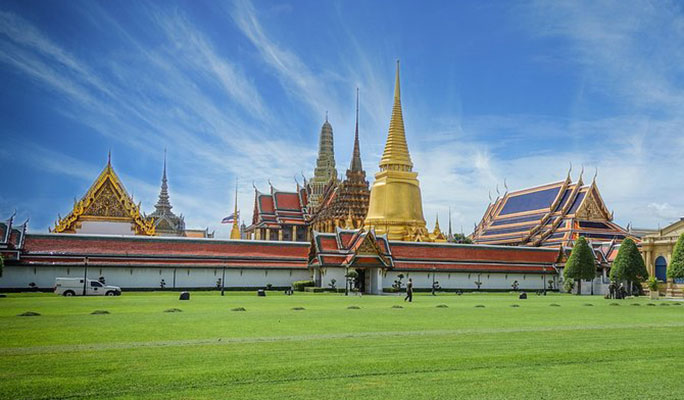 Bangkok Grand Palace + Temples + Boat Trip Half Day Tour