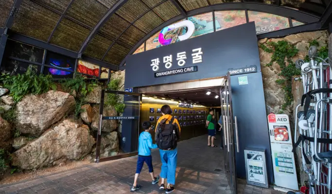 Seohaerang Jebu Marine Cable Car + Starfield Suwon + Gwangmyeong Cave 1 Day Tour - from Seoul (EG Tour)