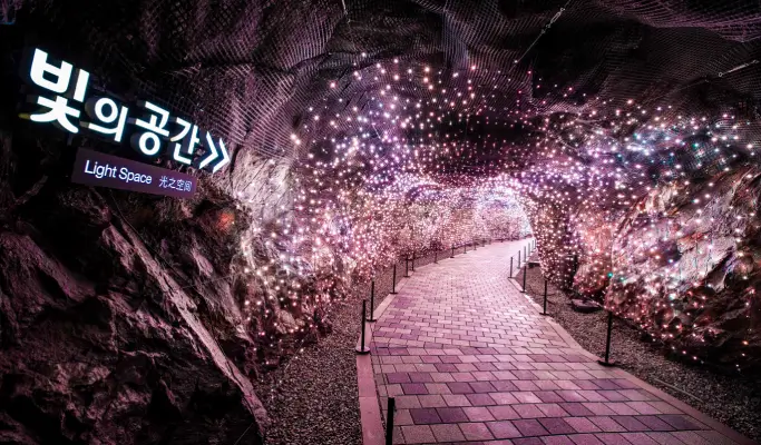 Seohaerang Jebu Marine Cable Car + Starfield Suwon + Gwangmyeong Cave 1 Day Tour - from Seoul (EG Tour)