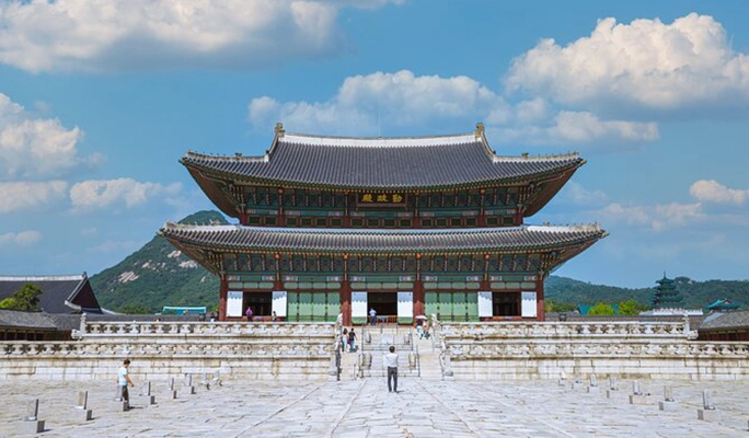 Gyeongbokgung & Insadong Food Walking Tour